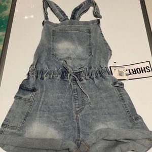 NWOT Almost famous womens shortall Size Medium